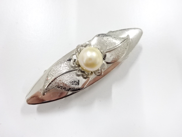 JAPANESE KIMONO / ANTIQUE OBIDOME (SASH CLIP) / PEARL